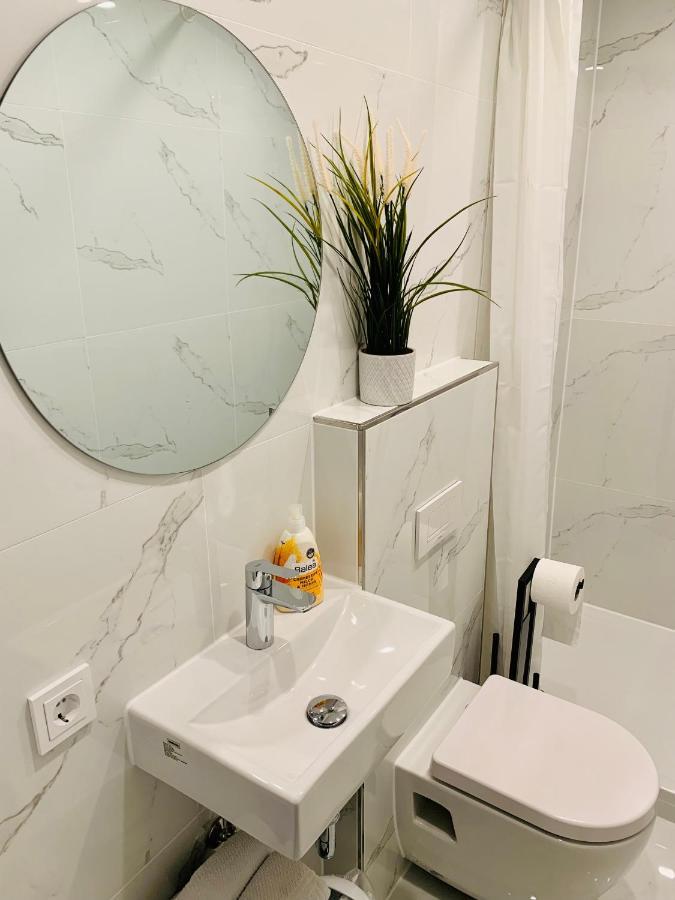 Gaestehaus Zur Uni Klinik Exklusives Apartment Mit Kueche Und Badezimmer ฮอมบวร์ก ภายนอก รูปภาพ